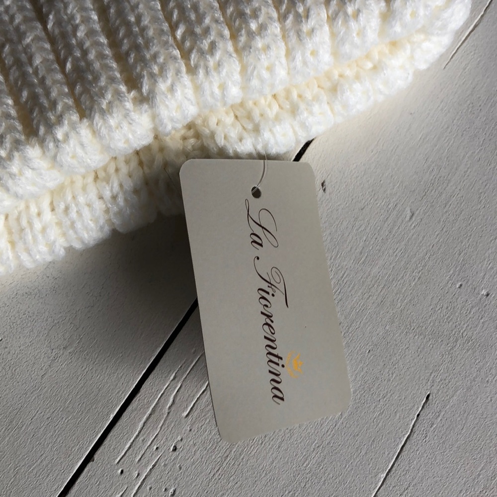 La fiorentina White fur Pom Pom beanie hat NWT - Picture 4 of 6